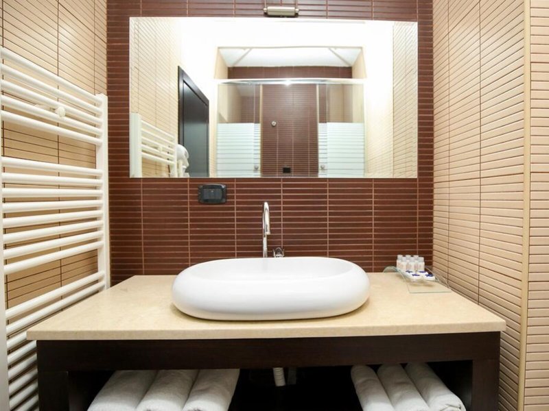 Vlora International 32 - Bathroom Example