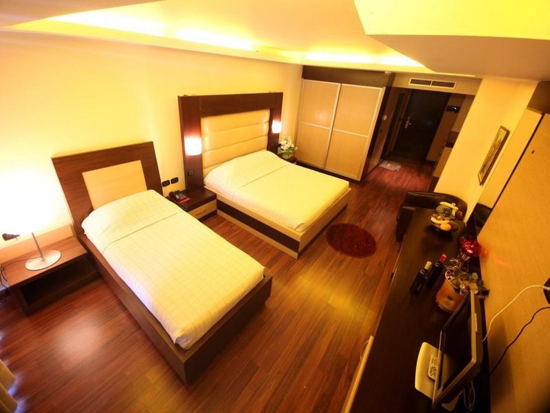 Vlora International 33 - Room Example