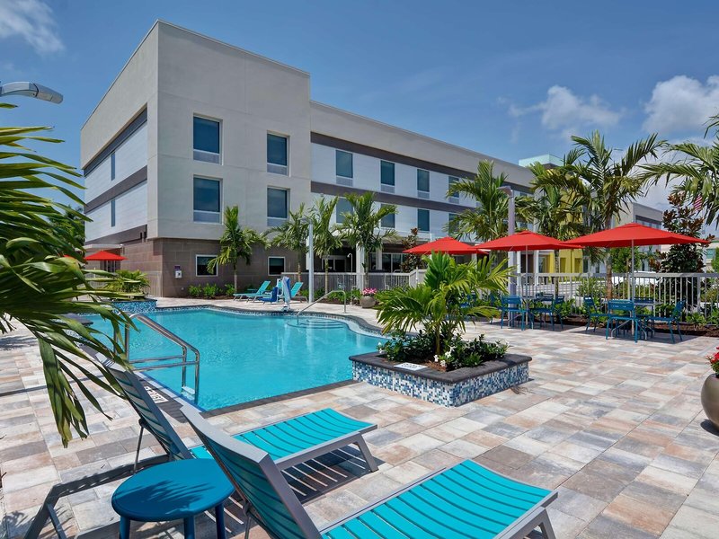 Home2 Suites by Hilton Naples I-75 Pine Ridge Road 7