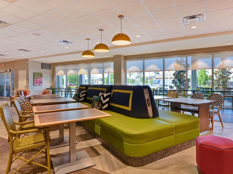 Home2 Suites by Hilton Naples I-75 Pine Ridge Road 13