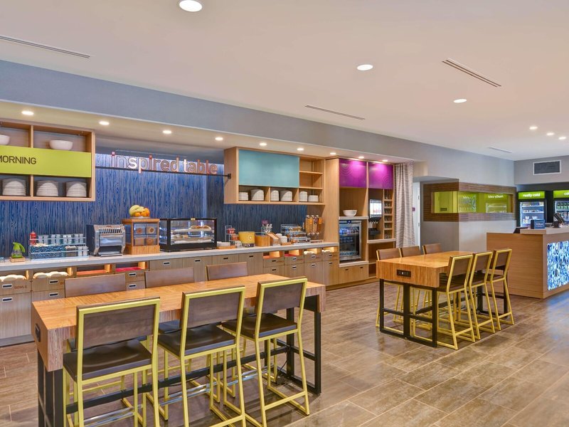 Home2 Suites by Hilton Naples I-75 Pine Ridge Road 17
