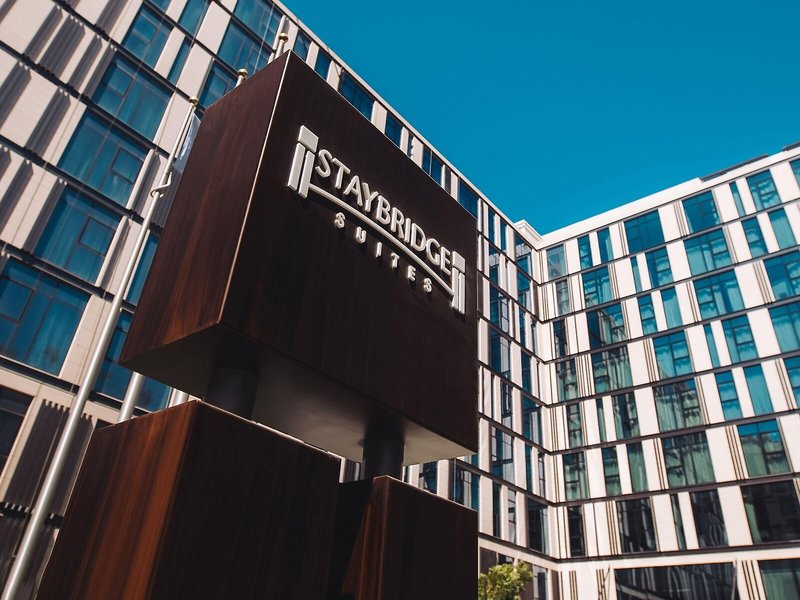 Staybridge Suites Dubai Al-Maktoum Airport 3