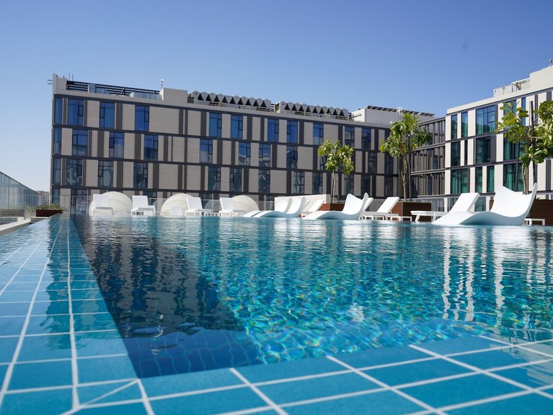 Staybridge Suites Dubai Al-Maktoum Airport 4