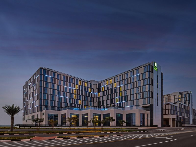 Staybridge Suites Dubai Al-Maktoum Airport 5