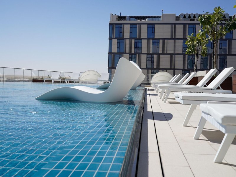 Staybridge Suites Dubai Al-Maktoum Airport 7