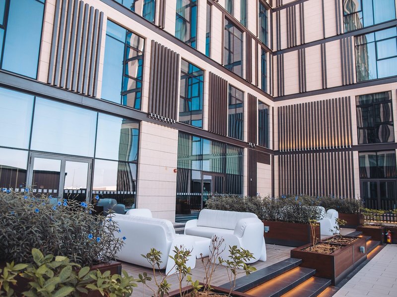 Staybridge Suites Dubai Al-Maktoum Airport 9
