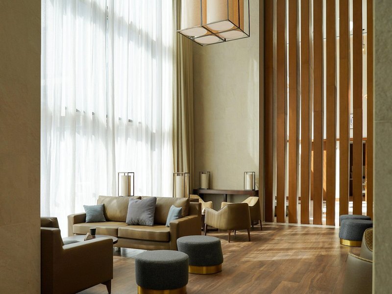 Staybridge Suites Dubai Al-Maktoum Airport 11