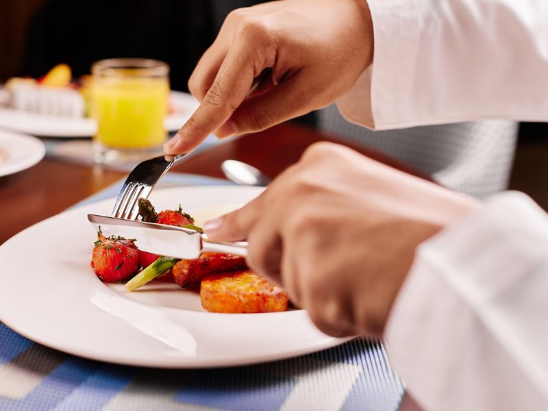Staybridge Suites Dubai Al-Maktoum Airport 15