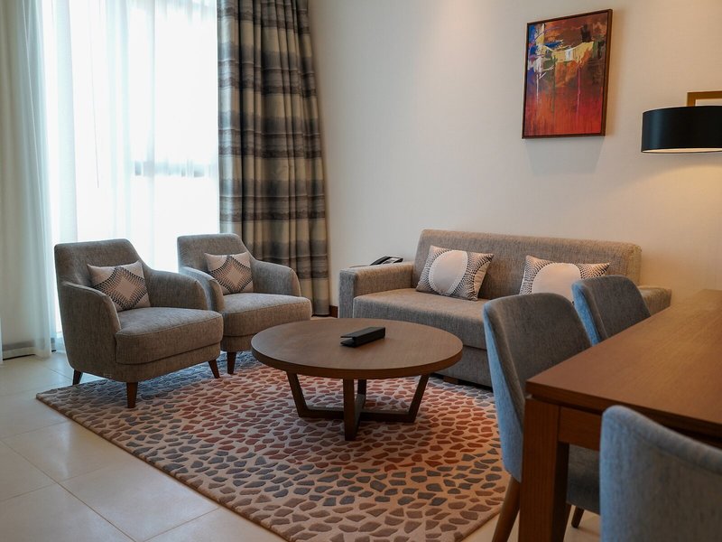 Staybridge Suites Dubai Al-Maktoum Airport 23