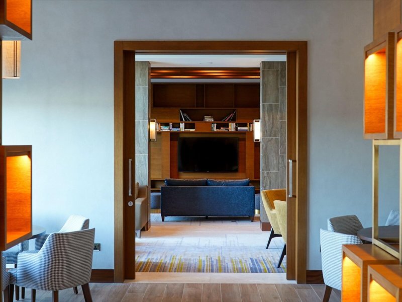 Staybridge Stes Al-Maktoum Airport 16