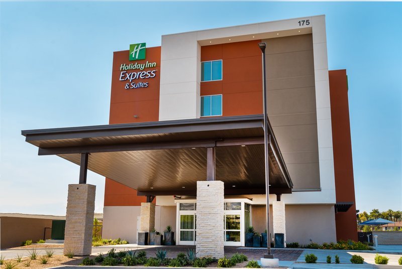 Holiday Inn Express & Suites Las Vegas - E Tropicana