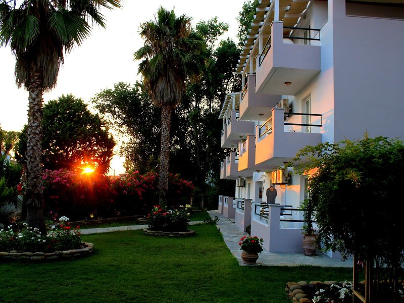 Cavos Beach House 2