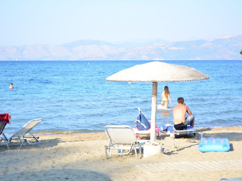 Cavos Beach House 10