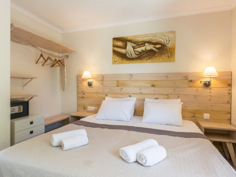 Cavos Beach House 17