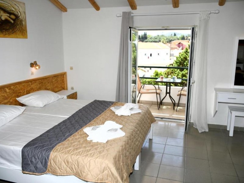 Cavos Beach House 18