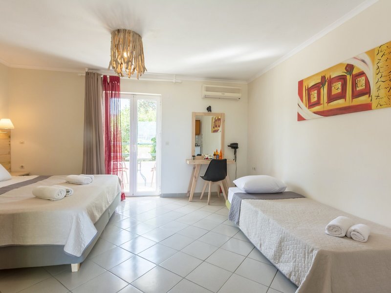 Cavos Beach House 20