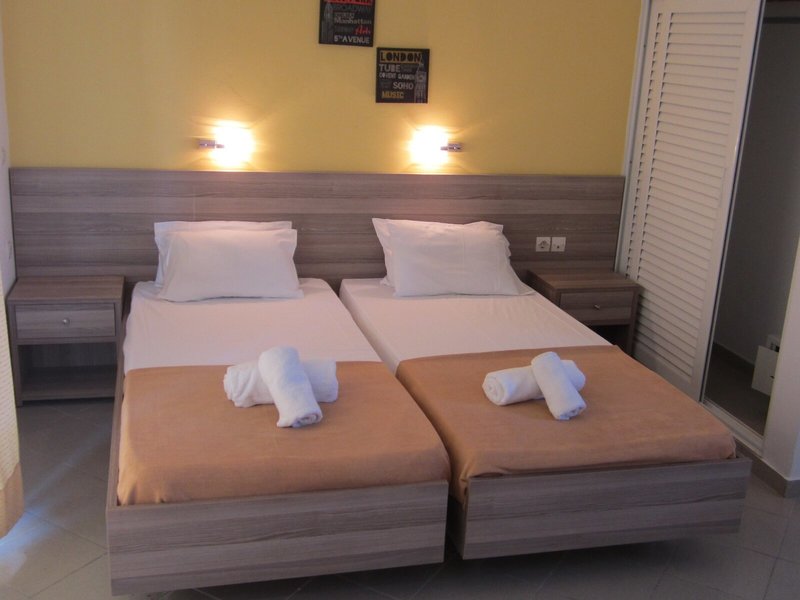 Cavos Beach House 22