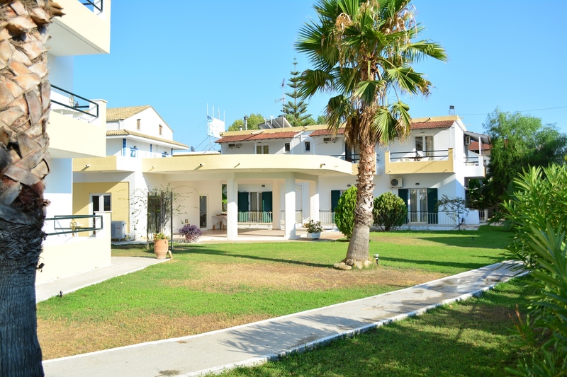 Cavos Beach House 3