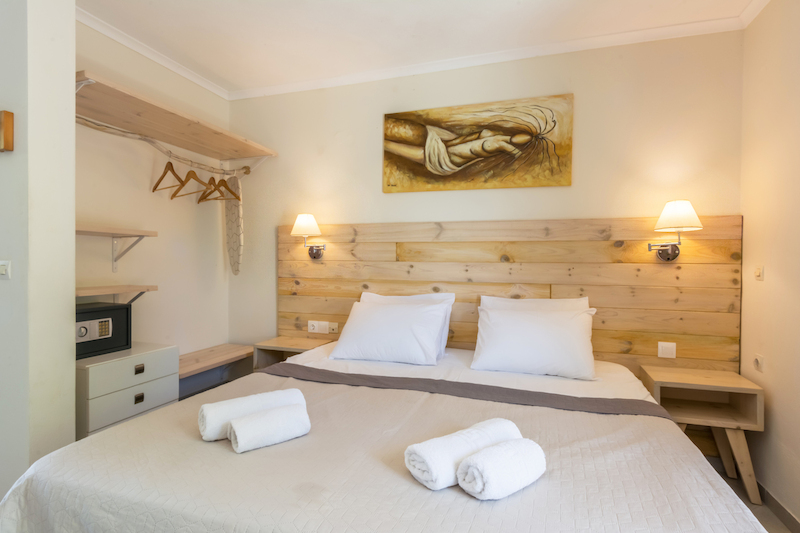 Cavos Beach House 6