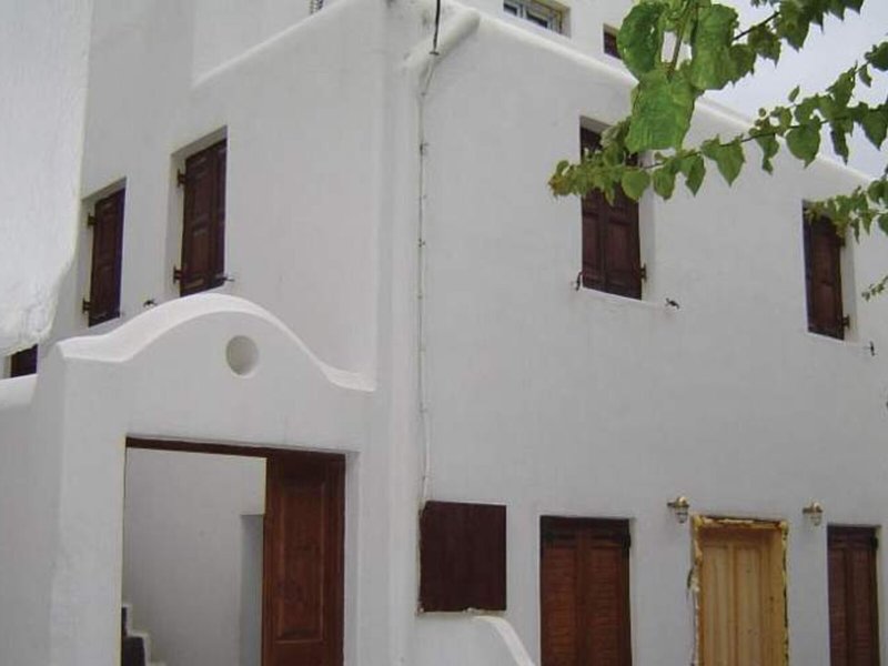 Madres Studios & Apartments 1
