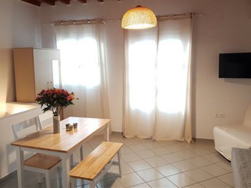 Madres Studios & Apartments 4