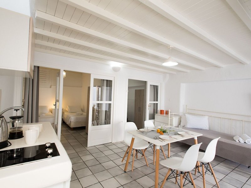 Madres Studios & Apartments 5