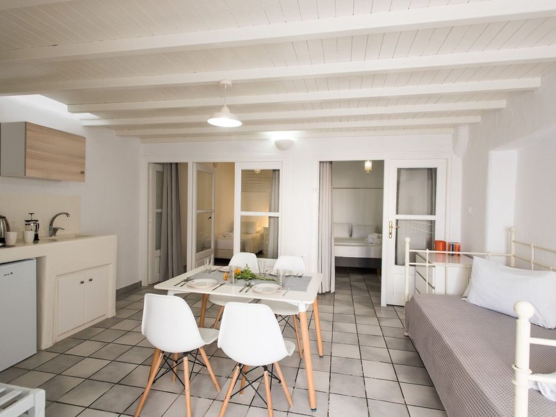 Madres Studios & Apartments 6