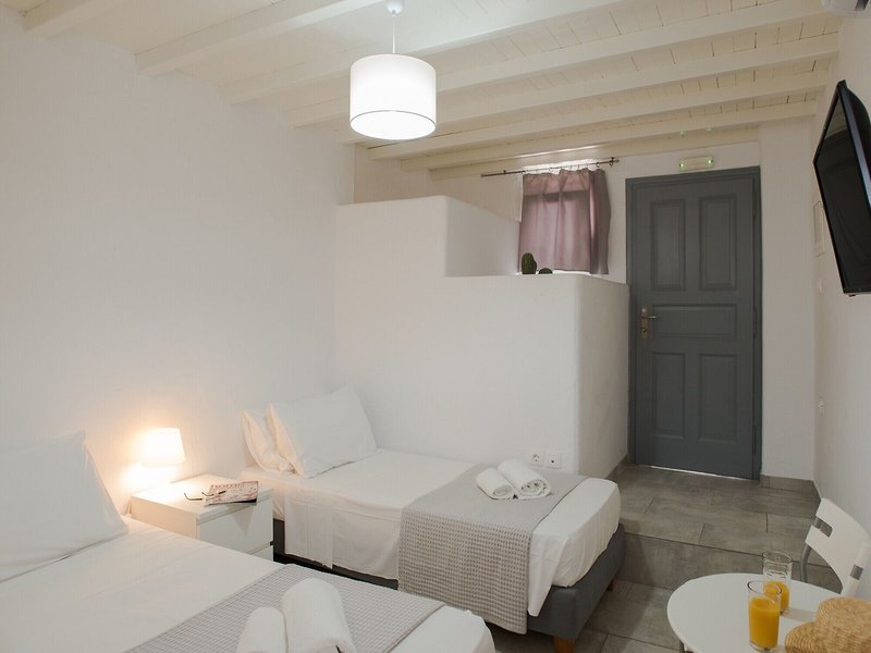 Madres Studios & Apartments 9