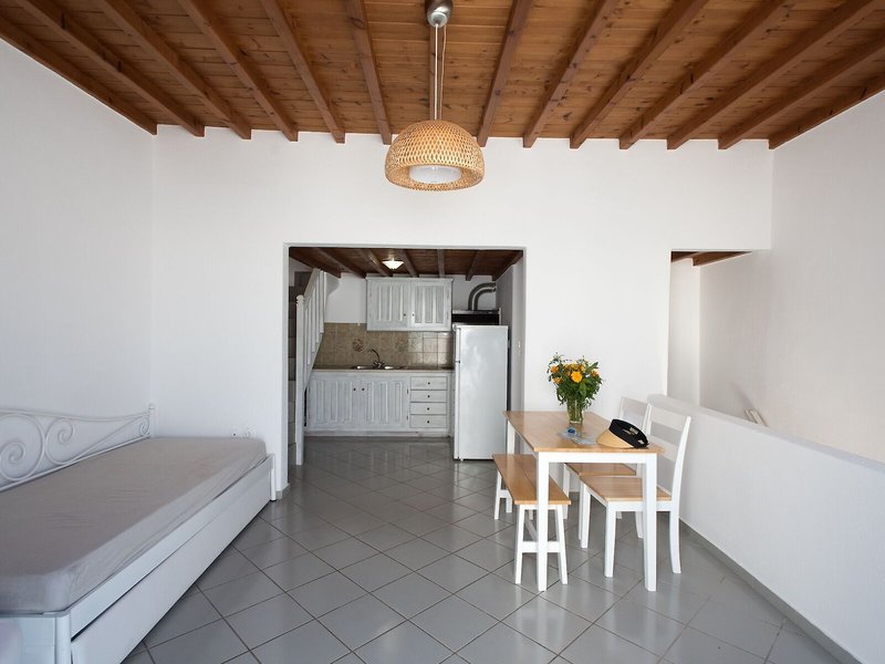 Madres Studios & Apartments 11