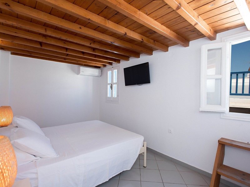 Madres Studios & Apartments 12