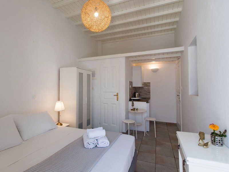 Madres Studios & Apartments 14