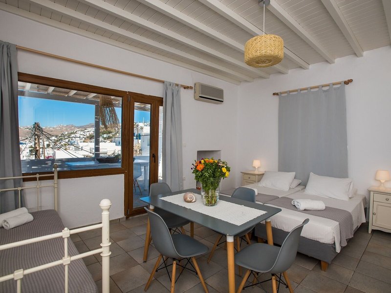 Madres Studios & Apartments 15