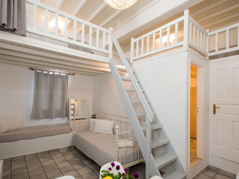 Madres Studios & Apartments 16