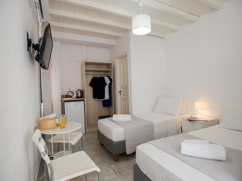 Madres Studios & Apartments 17