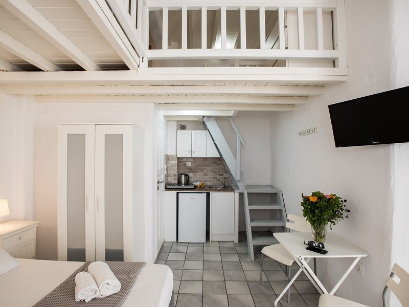 Madres Studios & Apartments 18