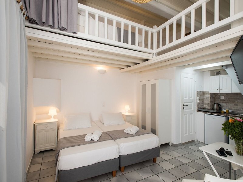 Madres Studios & Apartments 22