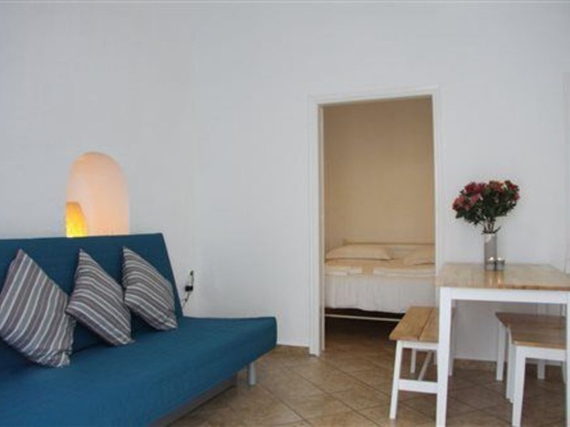 Madres Studios & Apartments 34