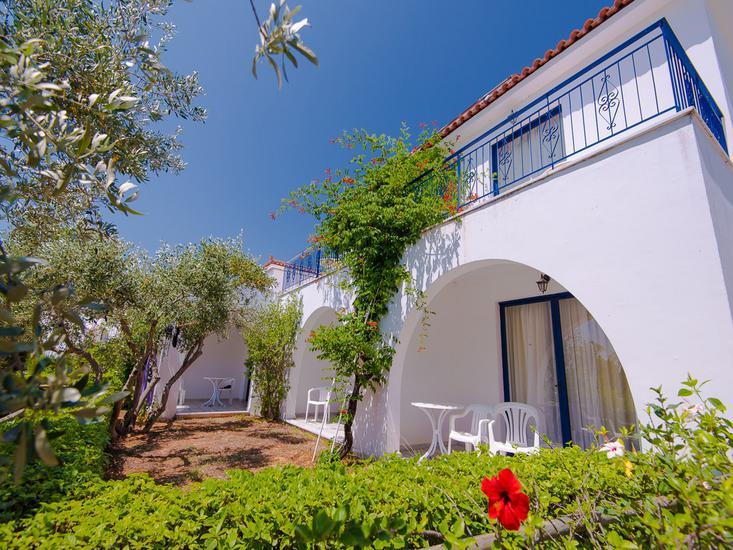 Sunrise Village Beach Hotel 5
