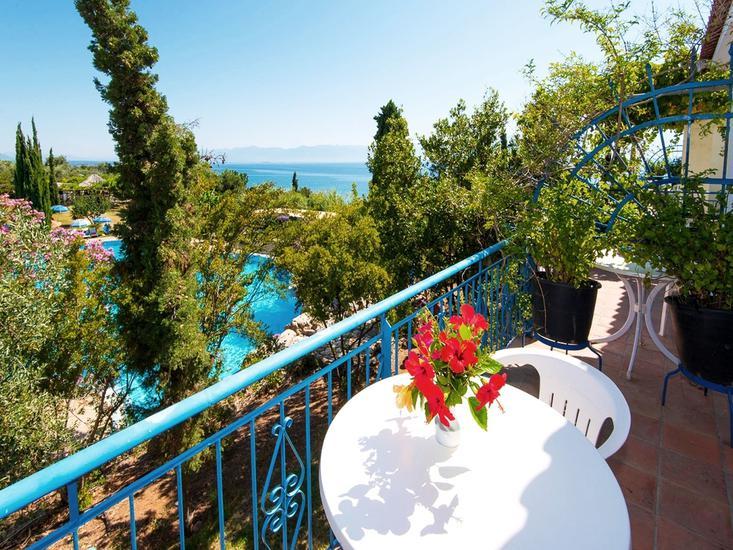Sunrise Village Beach Hotel 7