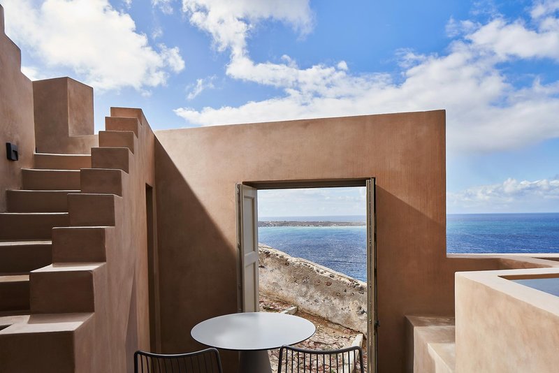 Old Castle Oia 15