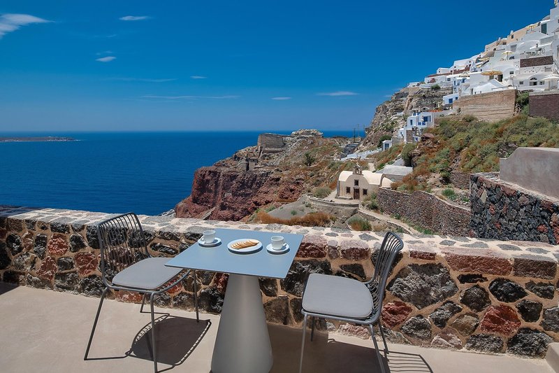Old Castle Oia 22