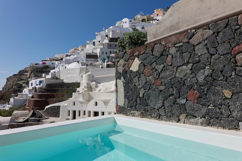 Old Castle Oia 23