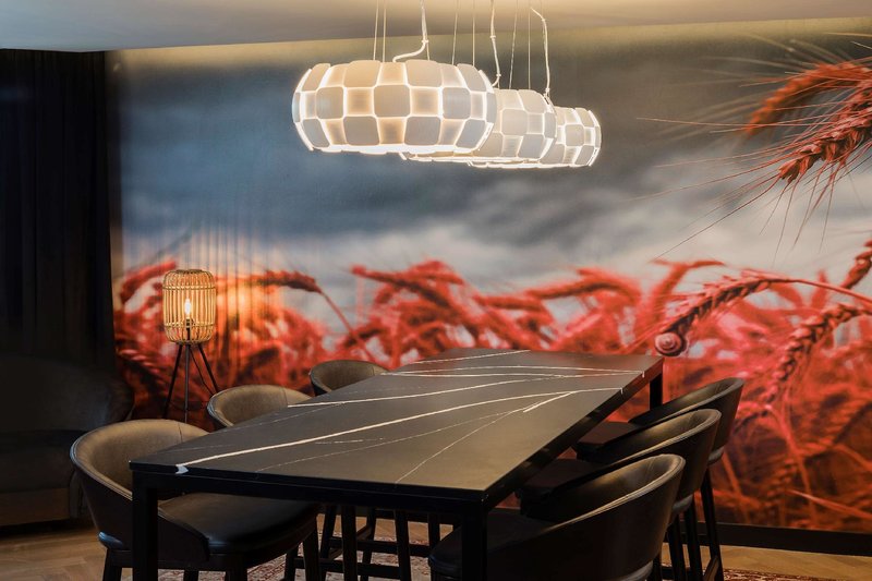 Radisson RED Hotel London Heathrow