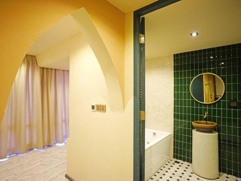4 Monkeys Hotel 24