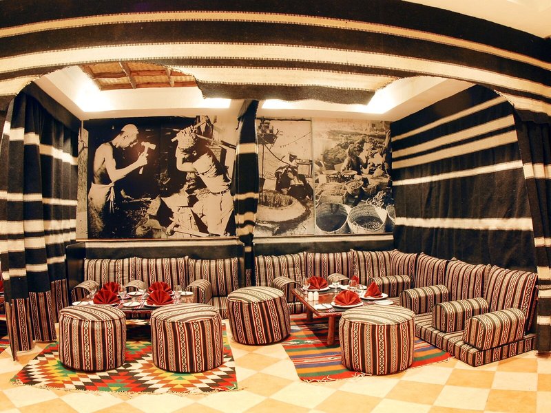 Al Liwan Suites Hotel 11