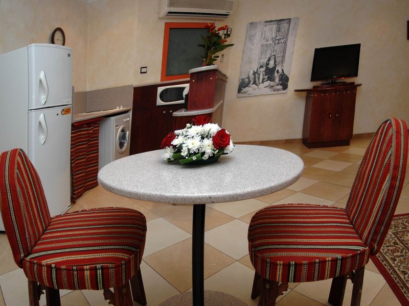 Al Liwan Suites Hotel 18