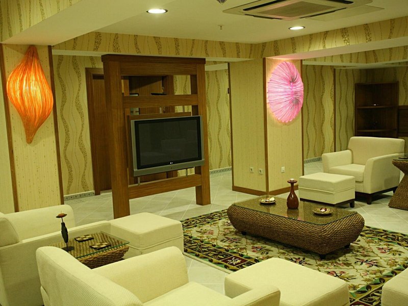 Latanya Palm 12