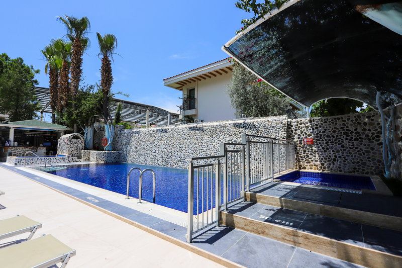Tonoz Beach Hotel 3
