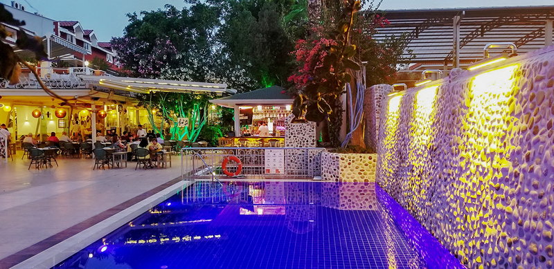 Tonoz Beach Hotel 4