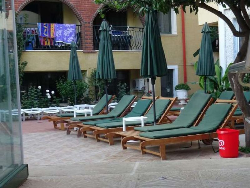 Maxwell Holiday Club 1